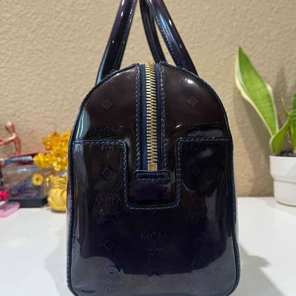 MCM PATENT ENAMEL MONOGRAM BAG WITH POUCH - Picture 5 of 16